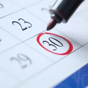 Ein Kalender, auf dem die 30 rot eingekreist wird